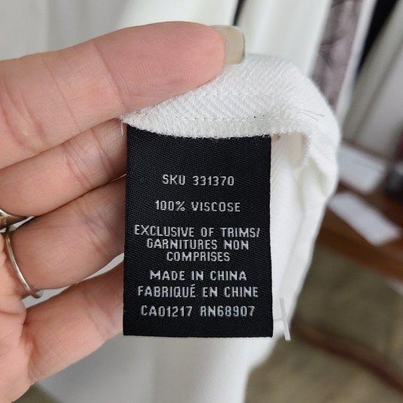 Le Chateau White Long Sleeve Top Size L NWT - Picture 11 of 11